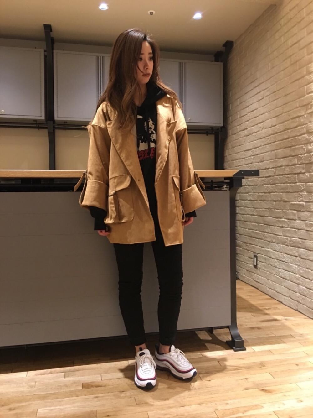 「Hysteric Glamour、秋コーデ」｜「HYSTERIC GLAMOURのストレッチチノスリムパンツ（チノパンツ、ブラック系）」を使った、anna yamaguchiさん（レディース・162cm）の秋コーディネートの1枚目の写真