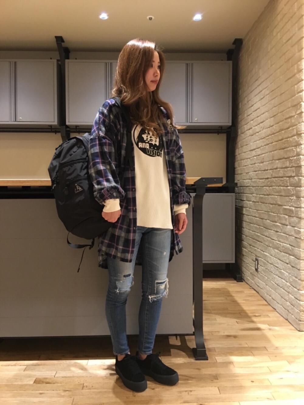 「カジュアル、Hysteric Glamour、秋コーデ」｜「HYSTERIC GLAMOURのKPR加工ISKOデニム スキニーPT（デニムパンツ、ブルー系）」を使った、anna yamaguchiさん（レディース・162cm）の秋コーディネートの1枚目の写真