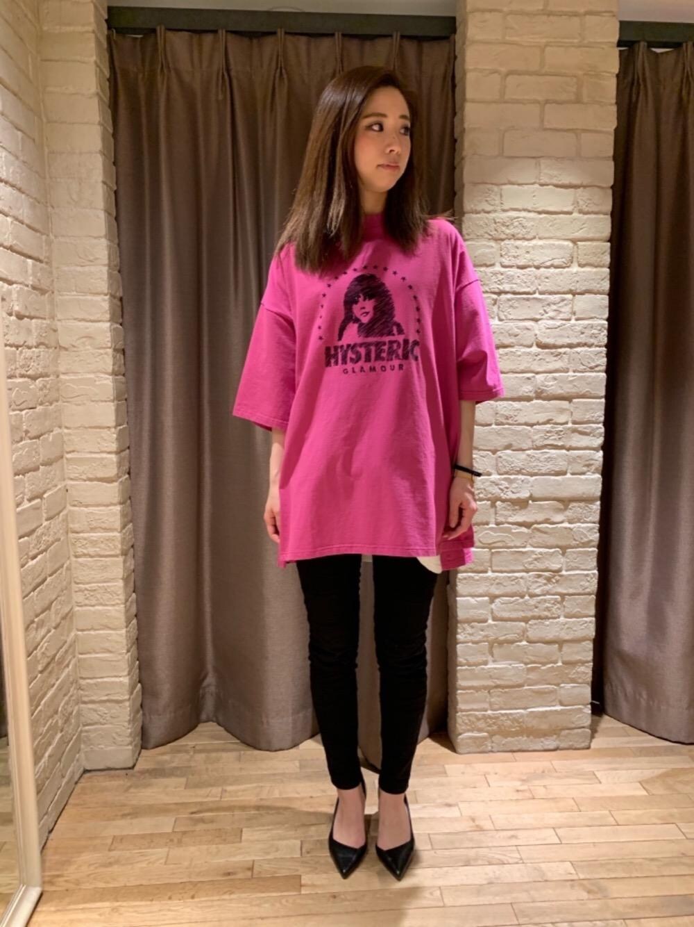 「Tシャツ、Hysteric Glamour、春コーデ」｜「HYSTERIC GLAMOURのSTAR CIRCLE WOMAN刺繍 ビッグTシャツ（Tシャツ/カットソー、ピンク系）」を使った、anna yamaguchiさん（レディース・162cm）の冬コーディネートの1枚目の写真