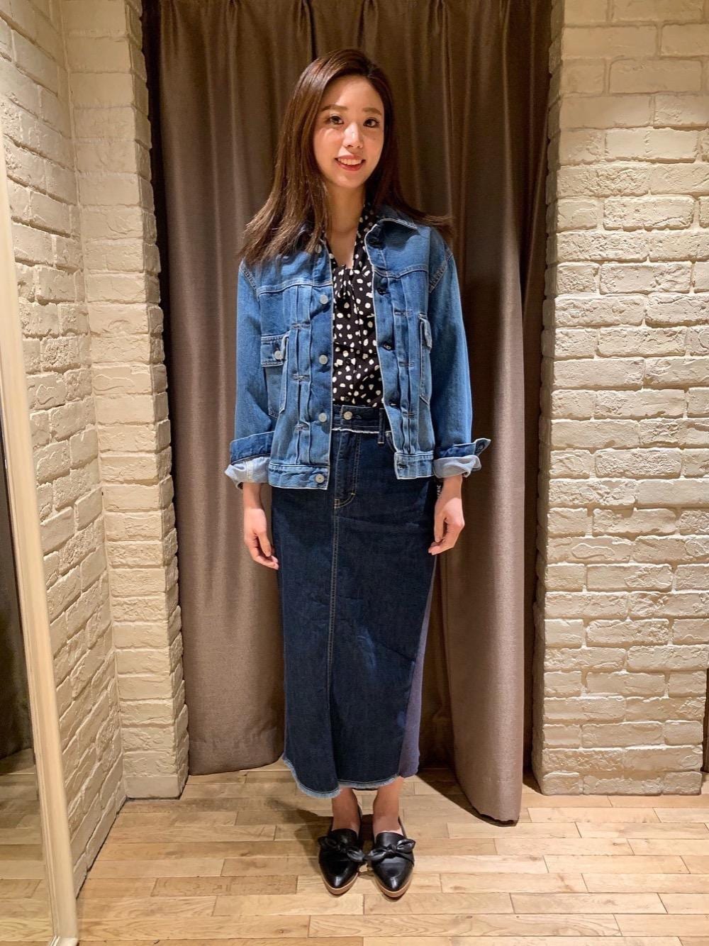 「デニム、Hysteric Glamour、春コーデ」｜「HYSTERIC GLAMOURのデニム×リブニット　タイトスカート（スカート、ブルー系）」を使った、anna yamaguchiさん（レディース・162cm）の春コーディネートの1枚目の写真