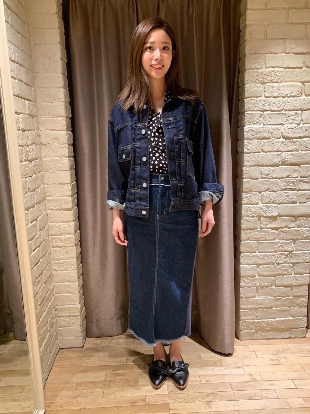 「デニム、Hysteric Glamour、春コーデ」｜「HYSTERIC GLAMOURのデニム×リブニット　タイトスカート（スカート、ブルー系）」を使った、anna yamaguchiさん（レディース・162cm）の春コーディネートの1枚目の写真