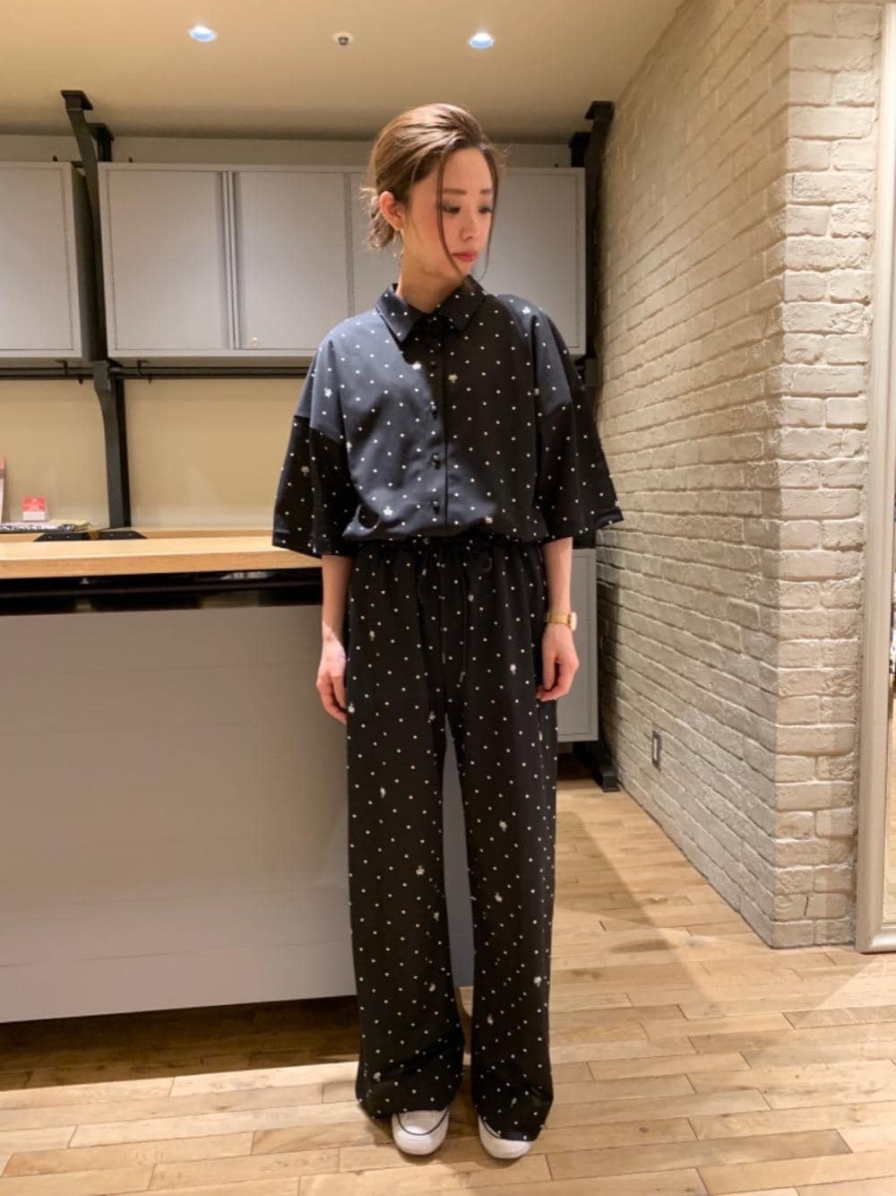 「Hysteric Glamour」｜「HYSTERIC GLAMOURのDOT PANDA総柄 オールインワン（つなぎ/オールインワン、ブラック系）」を使った、anna yamaguchiさん（レディース・162cm）の春コーディネートの1枚目の写真