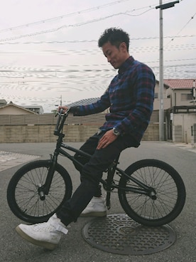 「fourthirtyのアイテム（シャツ/ブラウス、ブルー系）」を使った、himejisaruさん（メンズ・174cm）の冬コーディネート