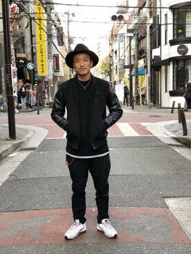 「fourthirtyのアイテム（スタジャン、ブラック系）」を使った、himejisaruさん（メンズ・174cm）の冬コーディネート