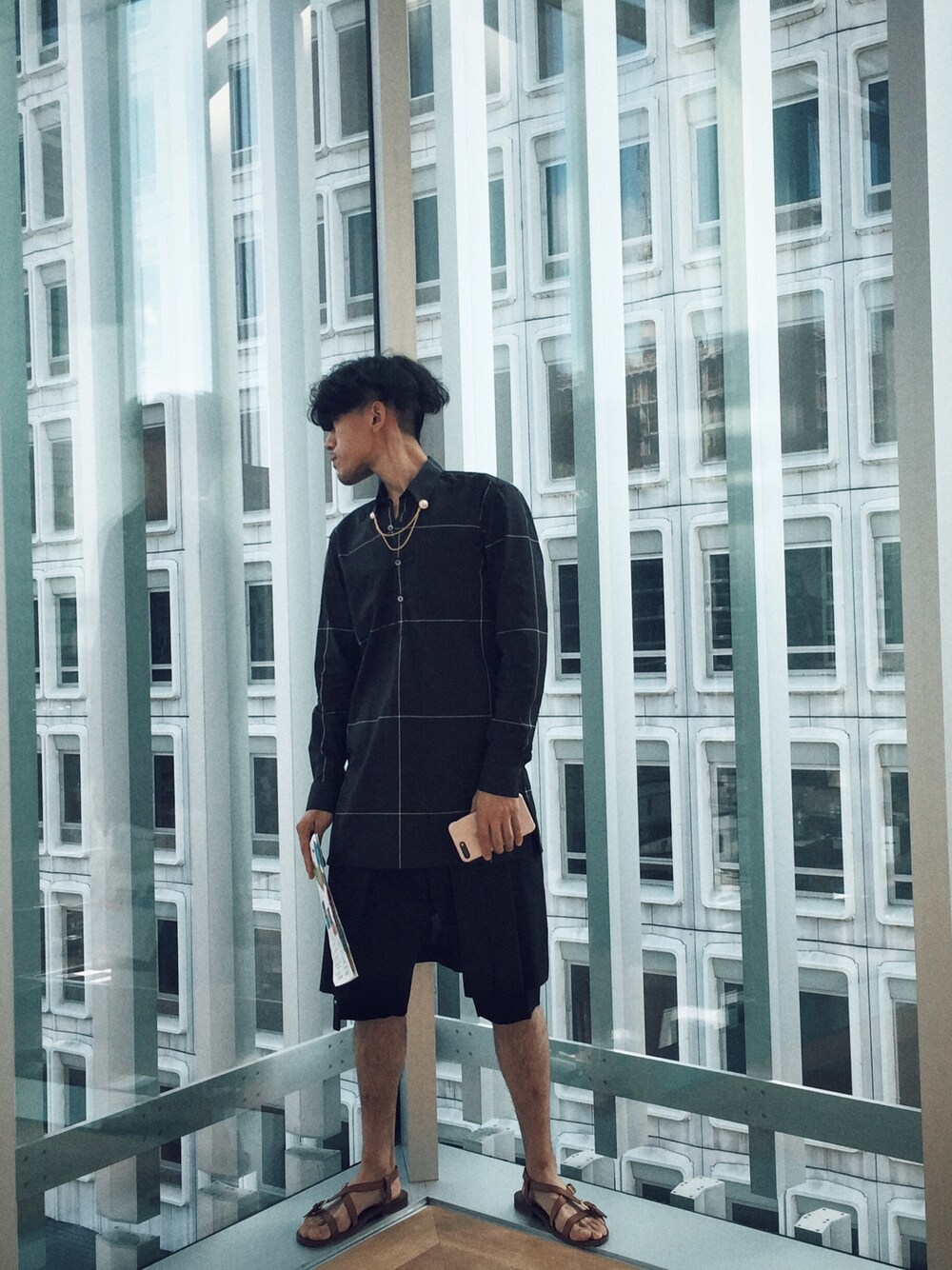 「夏コーデ、シンプルコーデ、Montreal、Etudes Studio、Saint Laurent、menswear、summer、オトナカジュアル、lookoftheday、black」｜「Etudes Studioのアイテム（シャツ/ブラウス、ブラック系）」を使った、Qi Wangさん（メンズ・31cm）の夏コーディネートの1枚目の写真
