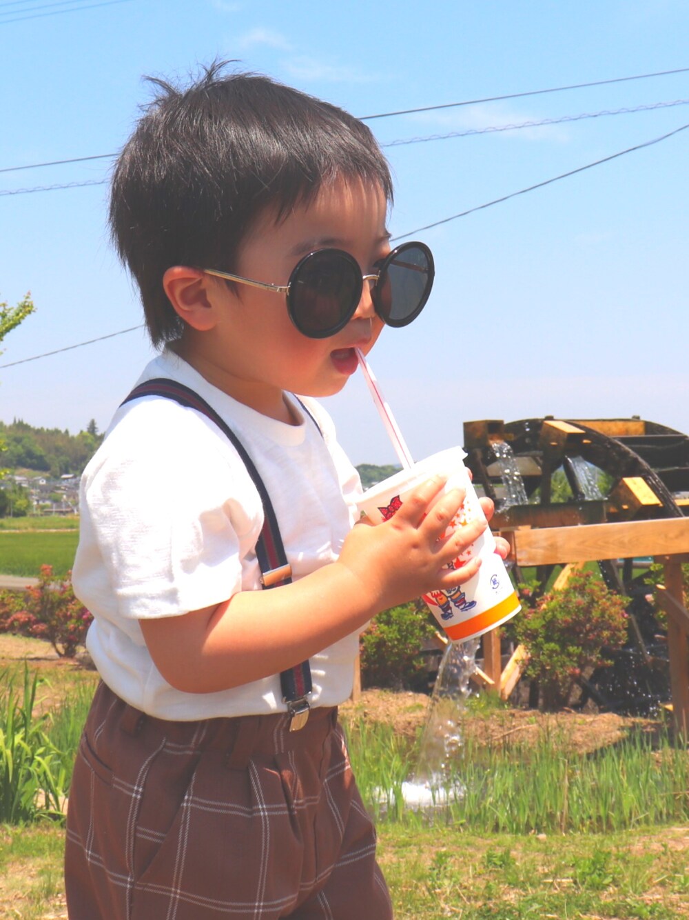 「夏コーデ、シンプルコーデ、休日コーデ、白Tシャツ、スポーツサンダル、男の子、kids」｜「ChampionのCHAMPION/チャンピオン S/S TEE/ショートスリーブティーシャツ（Tシャツ/カットソー、ホワイト系）」を使った、reさん（キッズ・90cm）の春コーディネートの1枚目の写真
