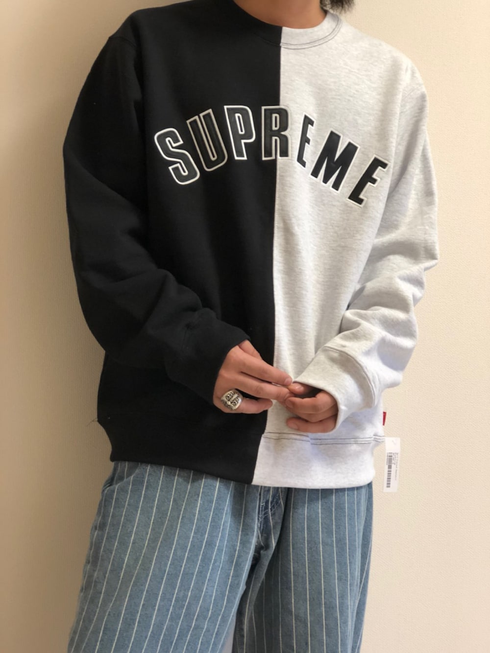 「supreme、supremenyc、supremenewyork、Levi's、シュプリーム、リーバイス、ストリート、ストリートファッション」｜「Supreme のアイテム（スウェット、ブラック系）」を使った、u-skさん（メンズ・175cm）の秋コーディネートの1枚目の写真