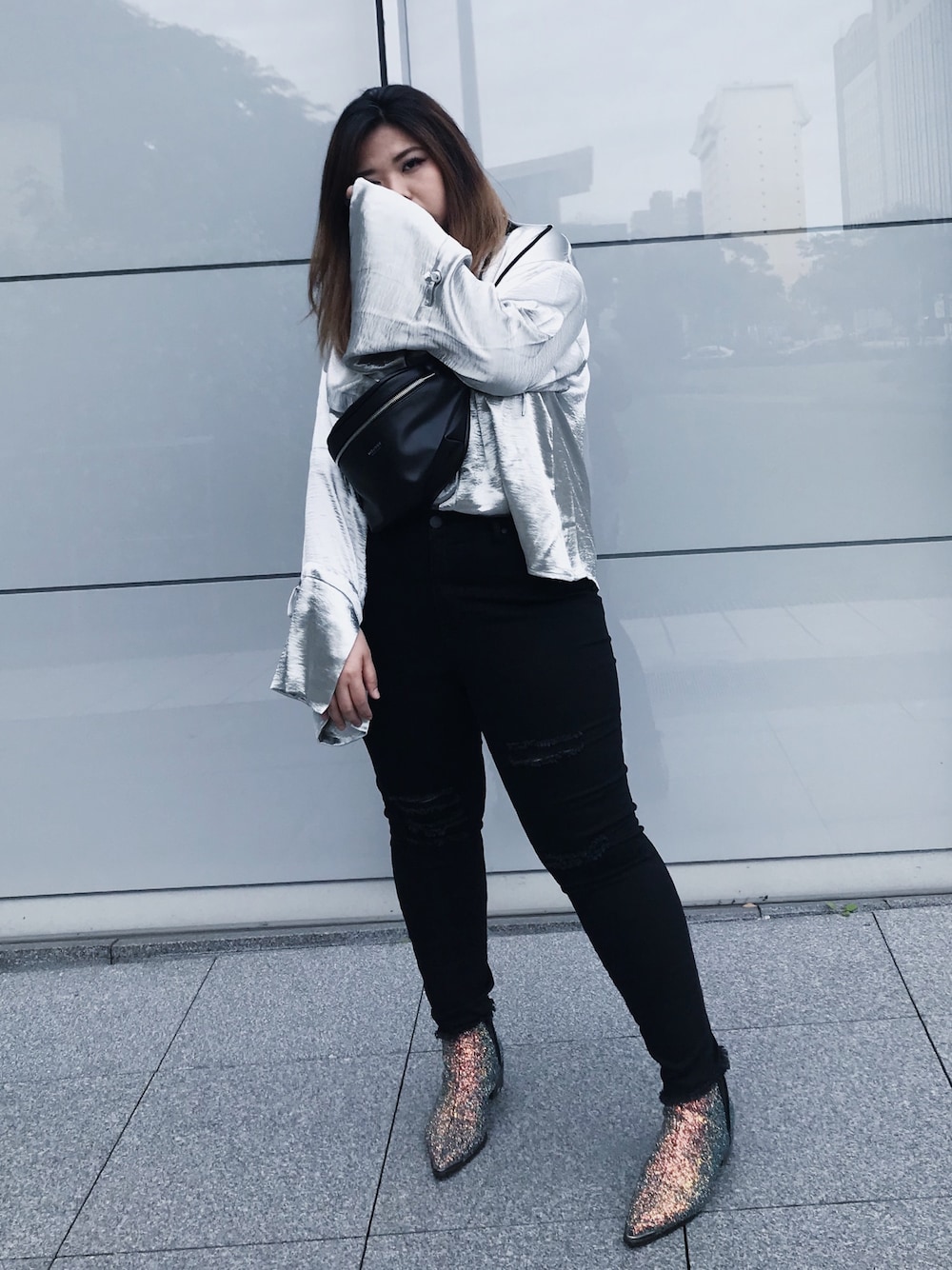 「新年一発目、シャツ、コーディネート、ブーツ、asos、FOREVER 21、Envol Avec Ning、ぽっちゃり、plussize、台湾」｜「MOUSSYのアイテム（ボディバッグ/ウエストポーチ、ブラック系）」を使った、包BAOさん（レディース・172cm）の冬コーディネートの1枚目の写真