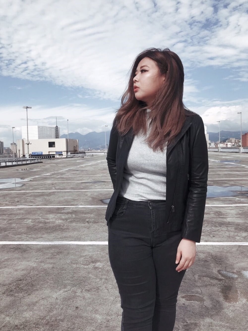 「ootd、ライダース、juicyfatty、black、plussize、ぽっちゃり、jeans、街頭穿搭、curve、台湾」｜「Juicy Fattyのアイテム（ライダースジャケット、ブラック系）」を使った、包BAOさん（レディース・172cm）の秋コーディネートの1枚目の写真