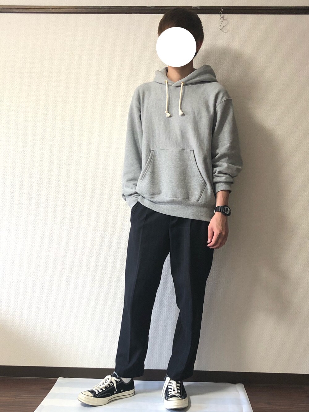 「いいね、save、フォローお願いします🤑、カジュアル、古着MIX、ワイドパンツ、converse、チャックテイラー、CT70s、プチプラ、パーカー、おしゃれさんと繋がりたい」｜「GUのアイテム（パーカー、グレー系）」を使った、じょうさん（メンズ・170cm）の春コーディネートの1枚目の写真