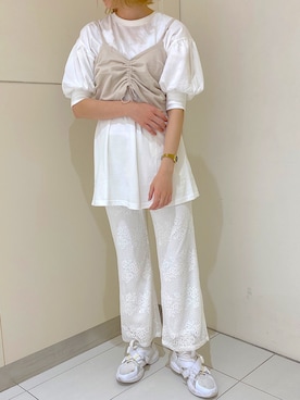 「オールホワイト」｜「アイテム（アンサンブル）」を使った、a m iさん（レディース・167cm）の春コーディネート
