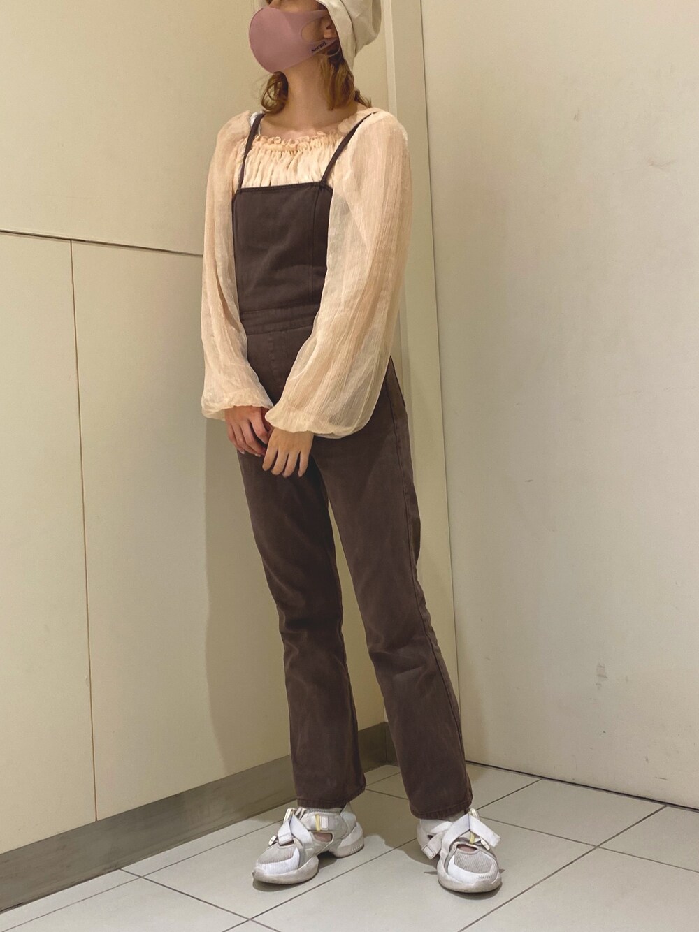 「秋のコーデ、オトナカジュアル、オトナ女子、ootd、おしゃれさんと繋がりたい、ブラウンコーデ、韓国ファッション、高身長女子、高身長コーデ、seemi.byNICE CLAUP」｜「Seemi. byNICECLAUPのシャーリングブラウス（シャツ/ブラウス、ホワイト系）」を使った、a m iさん（レディース・167cm）の秋コーディネートの1枚目の写真