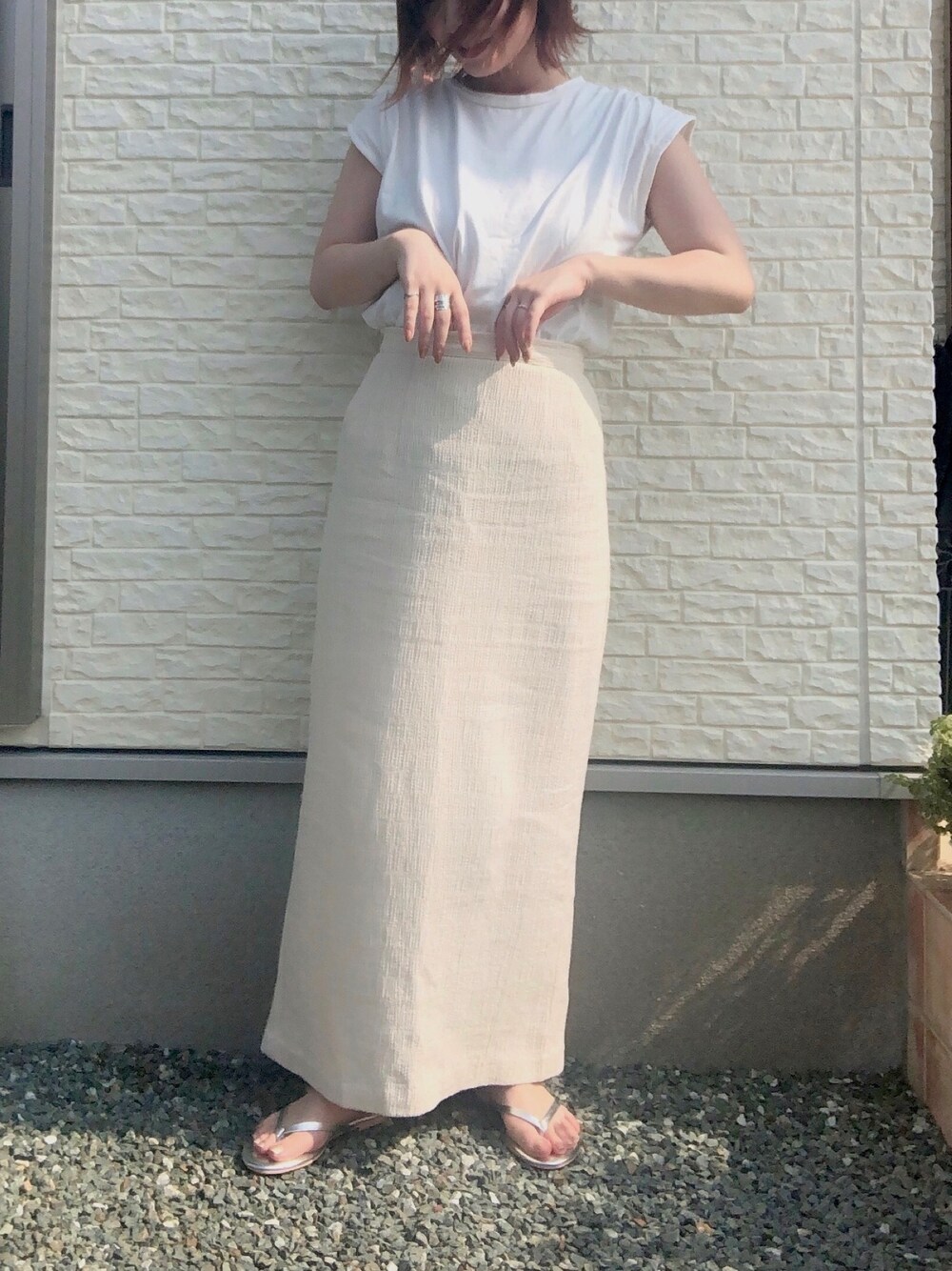 「シンプル、ホワイトコーデ、おしゃれさんと繋がりたい、サンダル、LOWRYS FARM、selectmoca」｜「select MOCAの2020 S/S リネンライクタイトスカート/コットンバックスリットスカート（スカート、ホワイト系）」を使った、miiさん（レディース・156cm）の夏コーディネートの1枚目の写真
