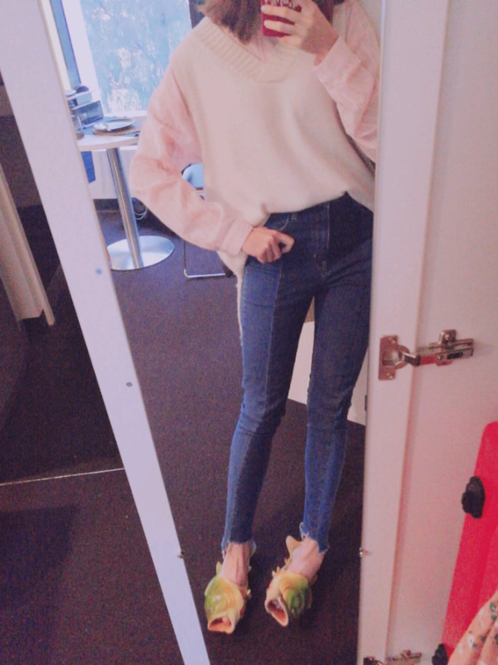 「女の子コーデ、女の子、私服の制服化、大人カジュアル、英国風、おしゃれさんと繋がりたい、脚長効果」｜「Handmadeのアイテム（ビーチサンダル、グリーン系）」を使った、Linnnさん（レディース・165cm）の春コーディネートの1枚目の写真