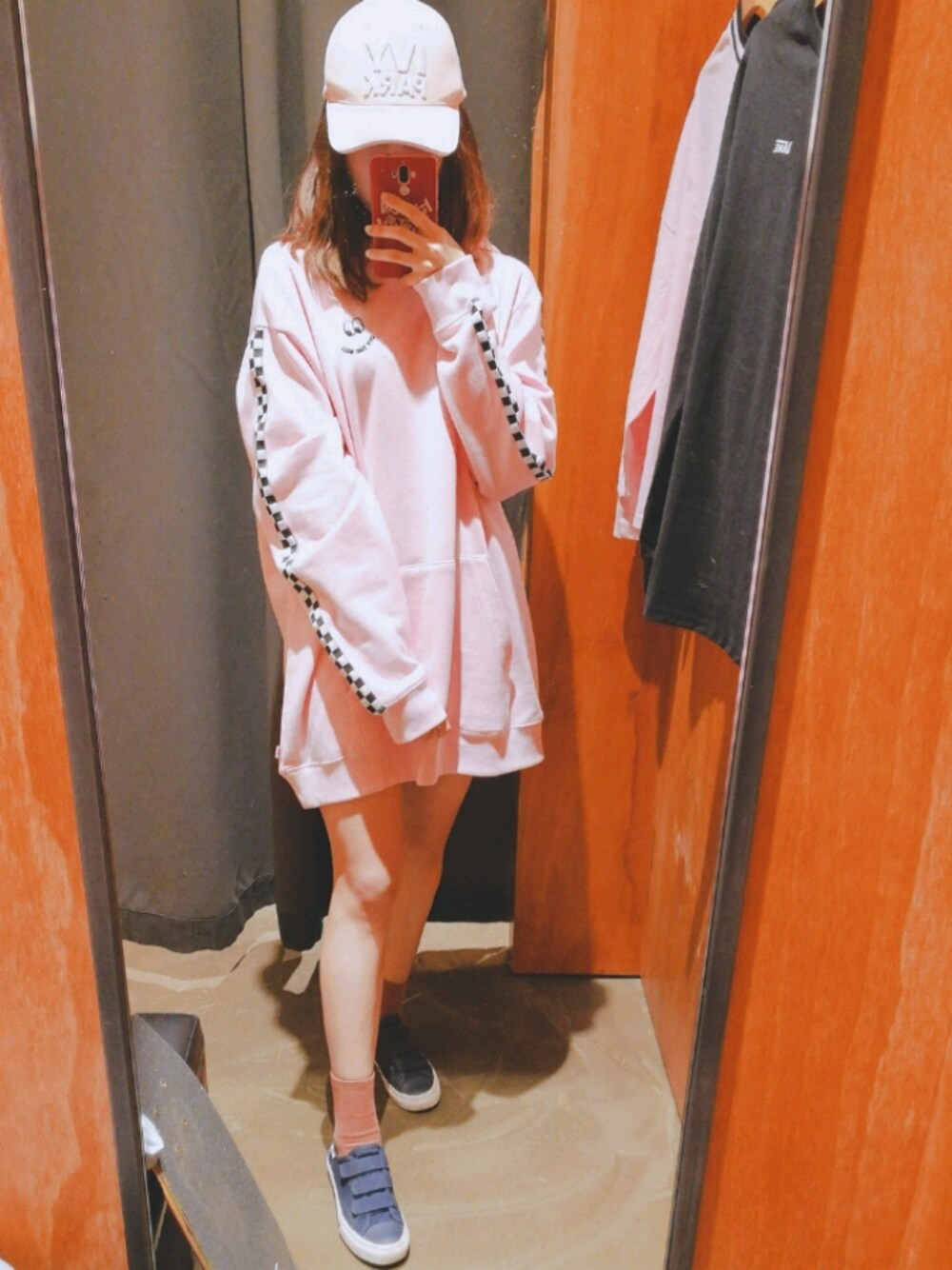 「VANS、合作款、遊び心、ボリューム袖、コラボレーション、女の子、限定、lazy oaf、可愛い」｜「WEGOのWEGO/スパイダーマンコラボ カラｰiPhone6/7ケース（スマホケース/カバー、レッド系）」を使った、Linnnさん（レディース・165cm）の春コーディネートの1枚目の写真