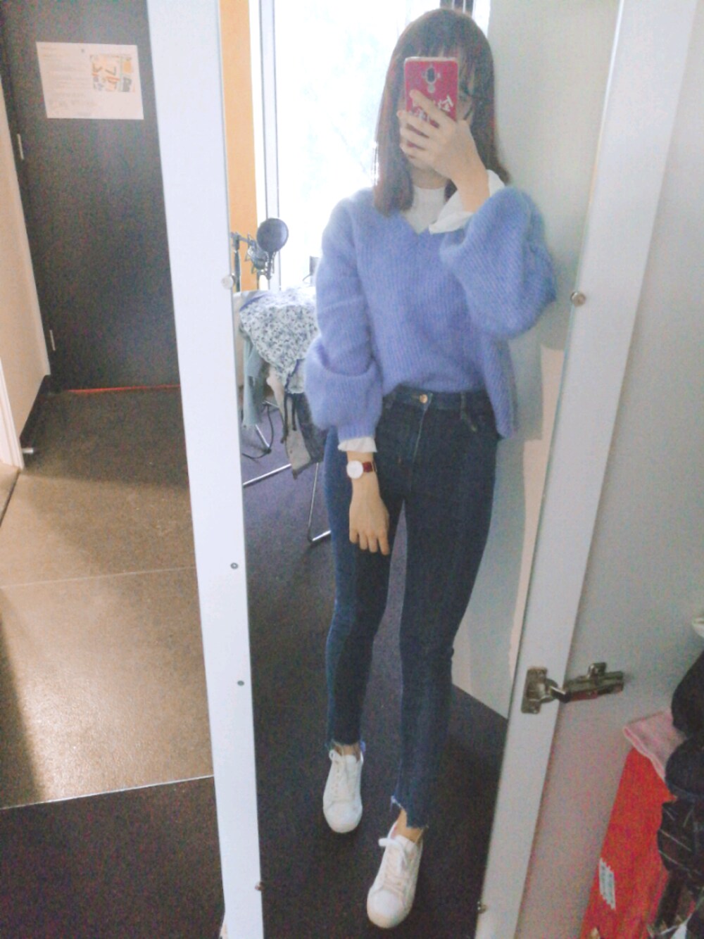 「シンプル、冬、ラクチンコーデ、大学生、converse、デニムパンツ、ホワイトスカート、ブルーニット、いいね、save、フォローお願いします🤑」｜「LOWRYS FARMのスタンドレースソデフレアブラウス　780165（シャツ/ブラウス、ホワイト系）」を使った、Linnnさん（レディース・160cm）の夏コーディネートの1枚目の写真