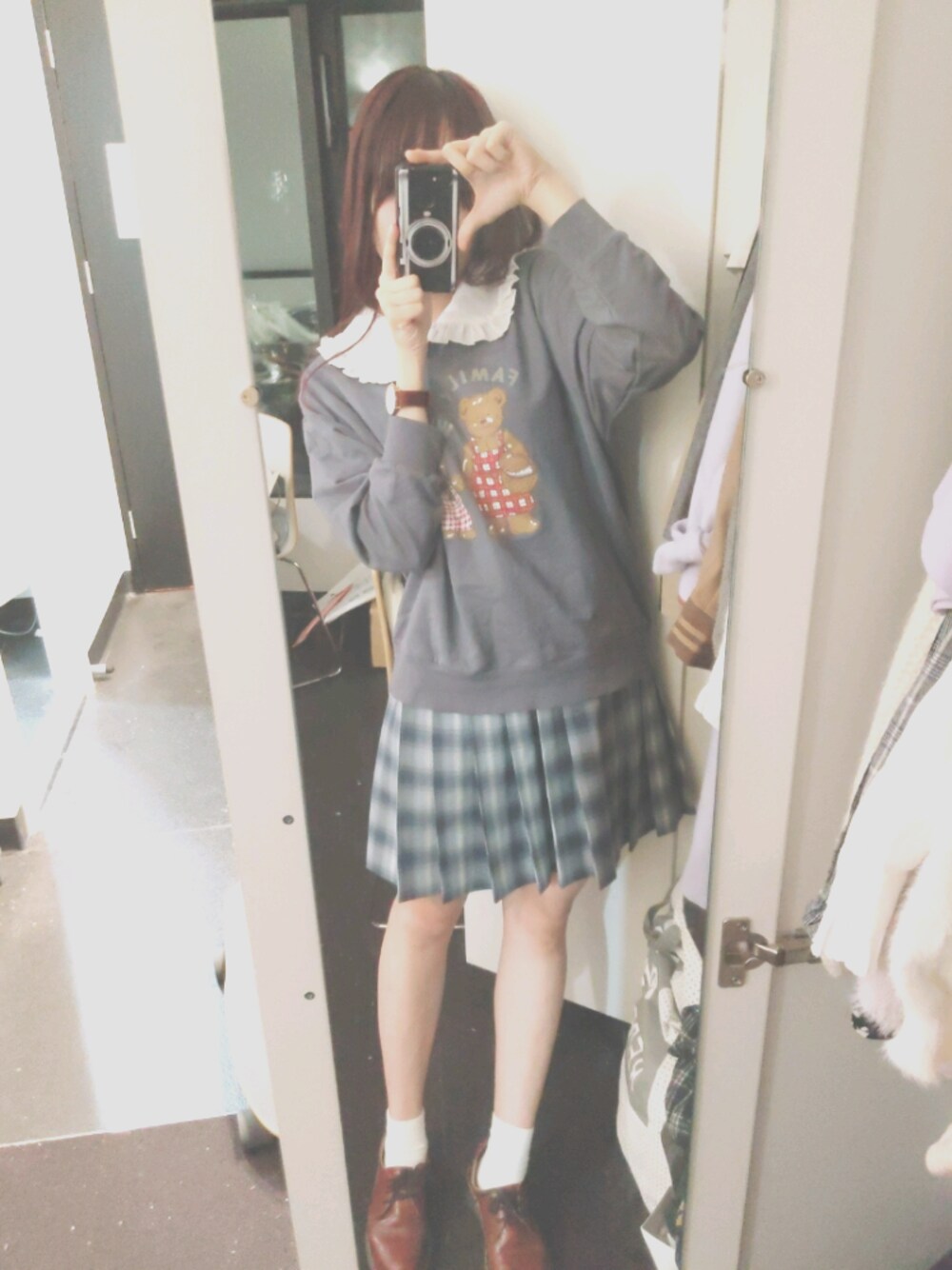 「チェックスカート、制服、かわいい、パーカー、シンプル、Dr.Martens」｜「宫崎日本大学高等学校 夏スカートのアイテム（スカート、ブルー系）」を使った、Linnnさん（レディース・158cm）の秋コーディネートの1枚目の写真