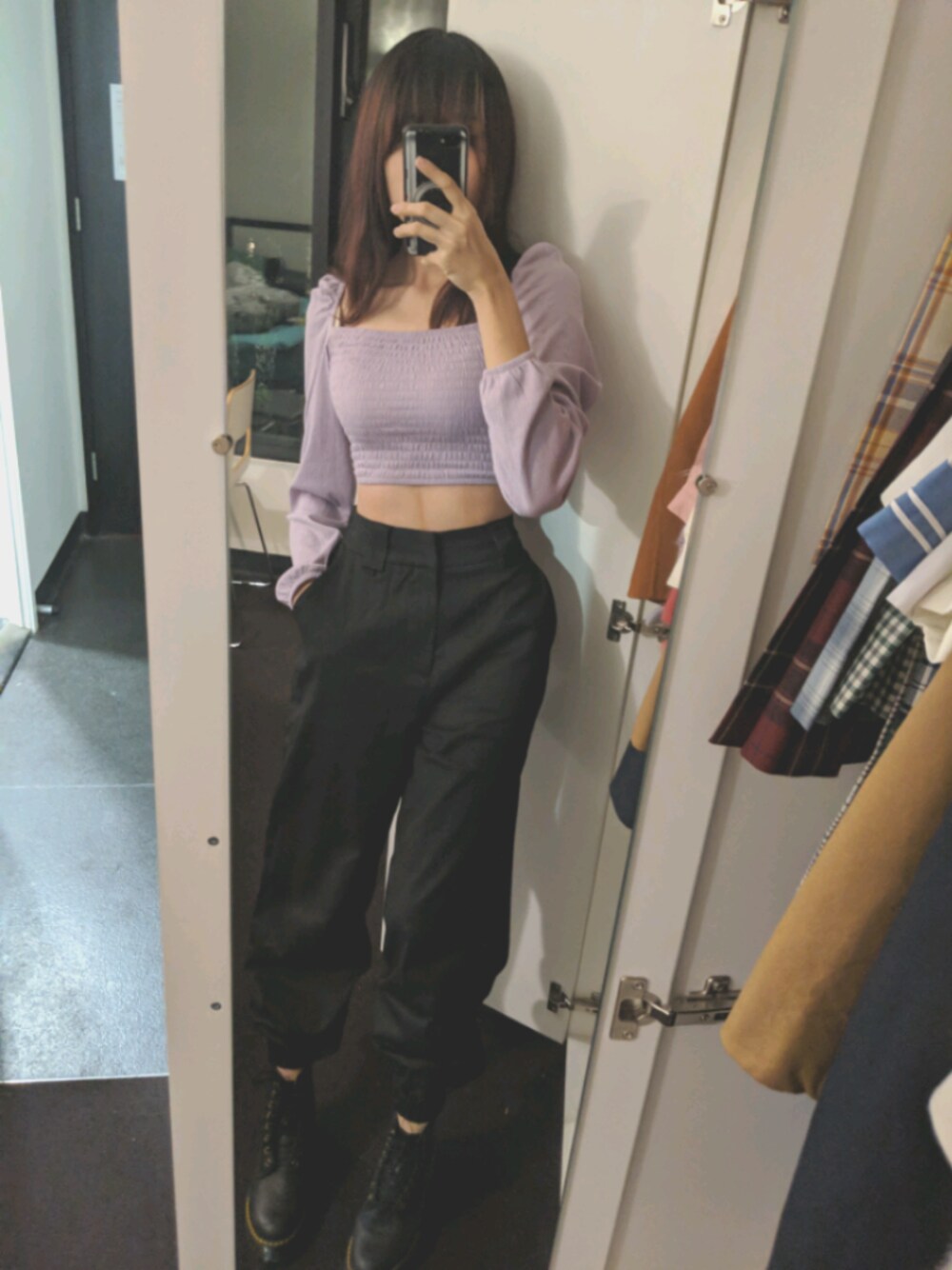 「カーゴパンツ、春コーデ、ストリート、ショートブーツ、blackpink、LiSA、低身長、クール、シンプル」｜「I AM GIAのアイテム（カーゴパンツ、ブラック系）」を使った、Linnnさん（レディース・158cm）の春コーディネートの1枚目の写真