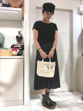 「アイテム（バッグ、ホワイト系）」を使った、脇田智子さん（レディース・164cm）の夏コーディネート