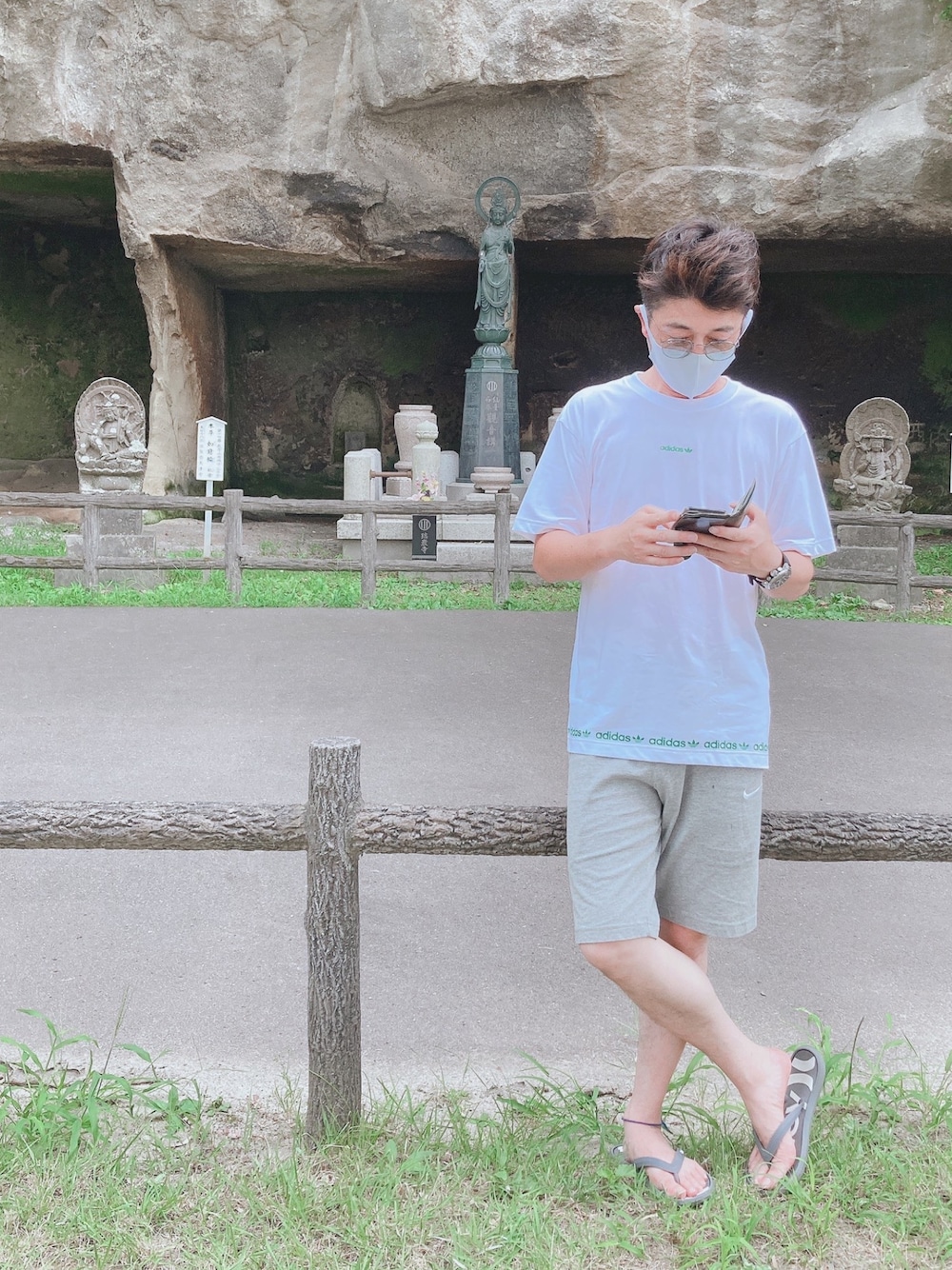 「adidasのアイテム（Tシャツ/カットソー、ホワイト系）」を使った、conamon51さん（メンズ・174cm）の夏コーディネートの1枚目の写真