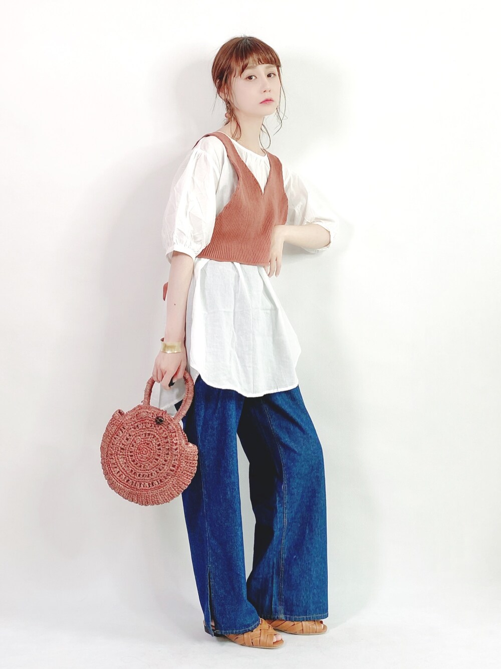 「ootd、夏、休闲、夏コーデ、ブラウス、ビスチェ、カジュアル、カジュアルコーデ、wcloset、秋のコーデ」｜「w closetの9G2×2 リブビスチェ+ブラウスSET（トップス、ブラウン系）」を使った、喵喵小桃さん（レディース・160cm）の夏コーディネートの1枚目の写真