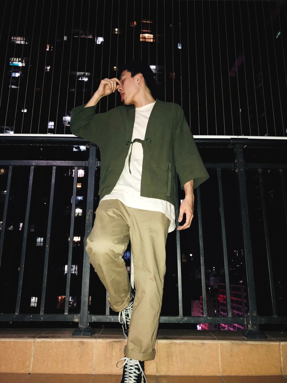「シンプル、夏コーデ、vintage、ootd、春コーデ、古着、VANS、summer」｜「VANSのアイテム（スニーカー、ブラック系）」を使った、JasonCoolさん（メンズ・171cm）の夏コーディネートの1枚目の写真