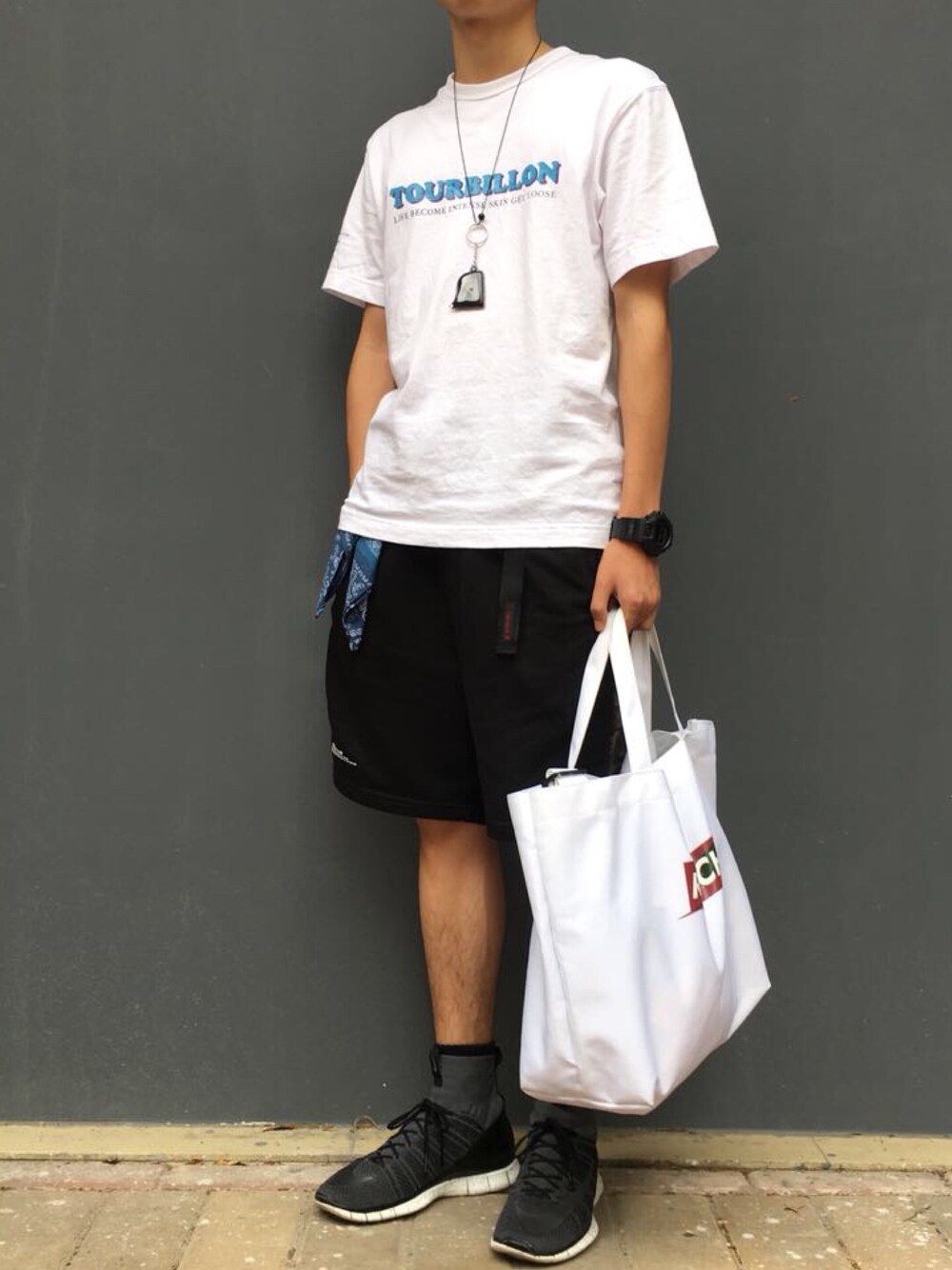 「夏」｜「reochaのアイテム（カーゴパンツ、ブラック系）」を使った、Bigeeさん（メンズ・160cm）の春コーディネートの1枚目の写真