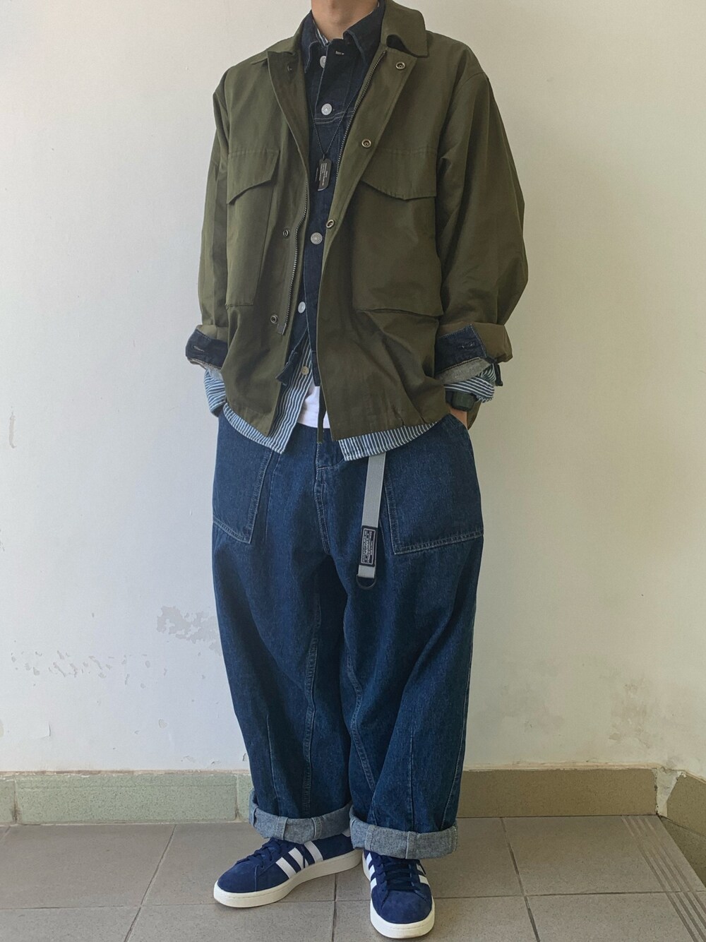 「winter」｜「adidasのアイテム（スニーカー、ブルー系）」を使った、Bigeeさん（メンズ・165cm）の冬コーディネートの1枚目の写真