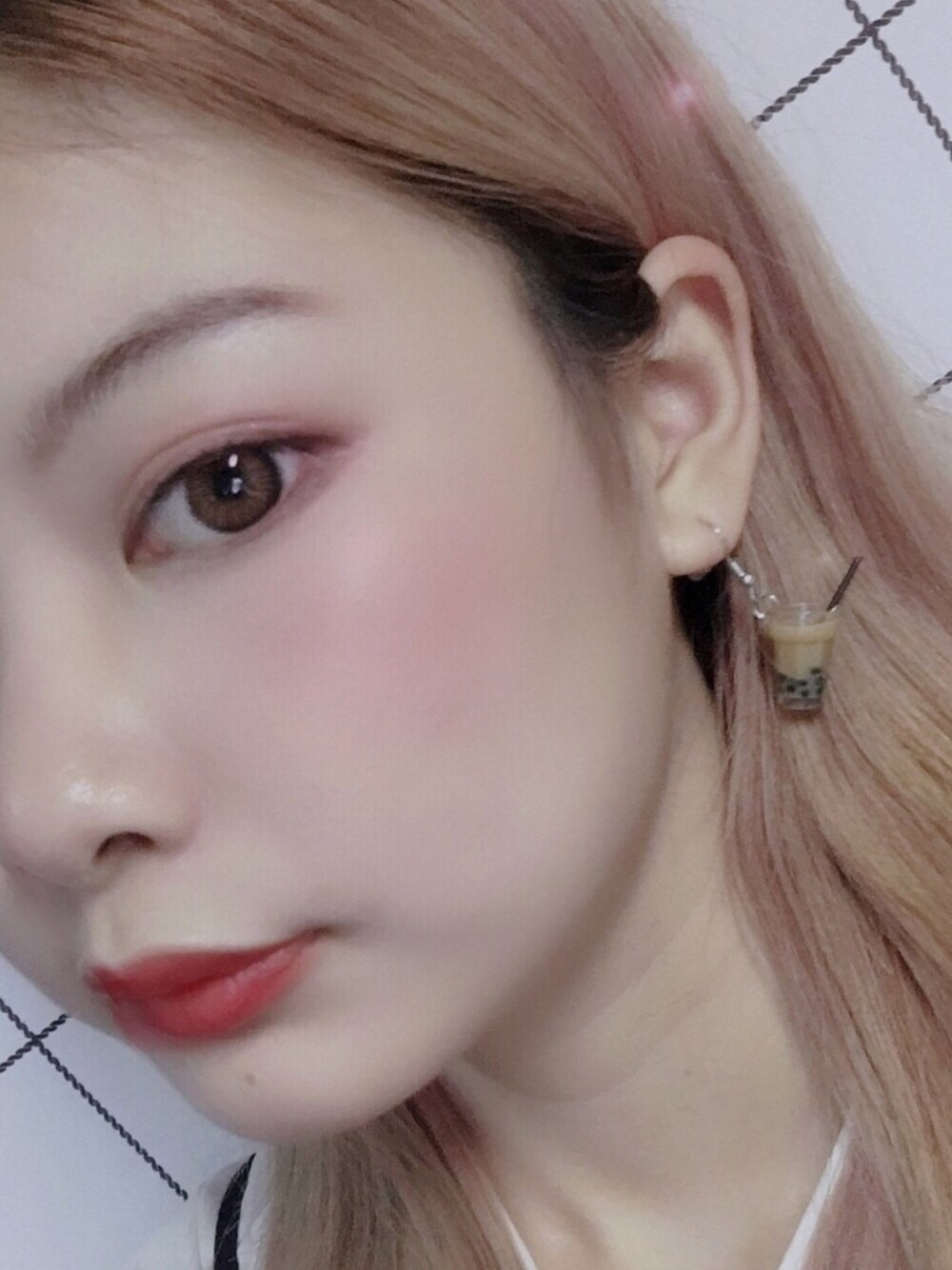 「イヤリング、ootd、珍珠奶茶、bubble tea」｜「SUMMERSHOPのアイテム（イヤリング、その他）」を使った、Peach🍑さん（レディース・170cm）の秋コーディネートの1枚目の写真