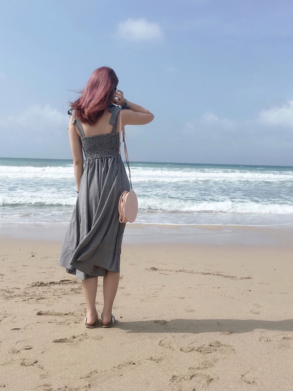 「夏、休闲、女人味、连衣裙、海、海コーデ、旅行、旅行コーデ、台湾」｜「印树INSOのアイテム（ショルダーバッグ、ピンク系）」を使った、Peach🍑さん（レディース・170cm）の秋コーディネートの1枚目の写真