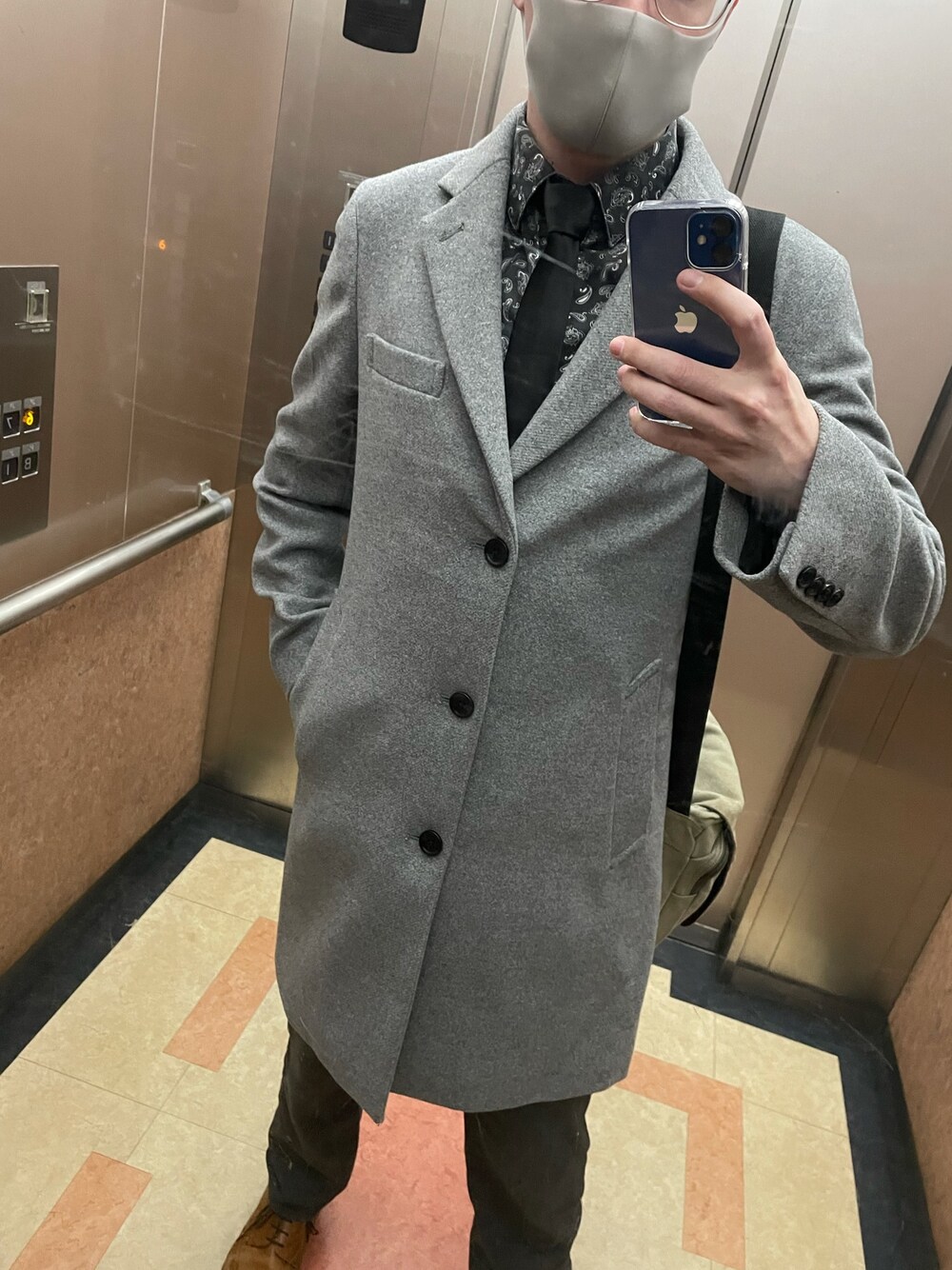「春コーデ」｜「GUのアイテム（チェスターコート、グレー系）」を使った、seanbradley1986さん（メンズ・173cm）の春コーディネートの1枚目の写真
