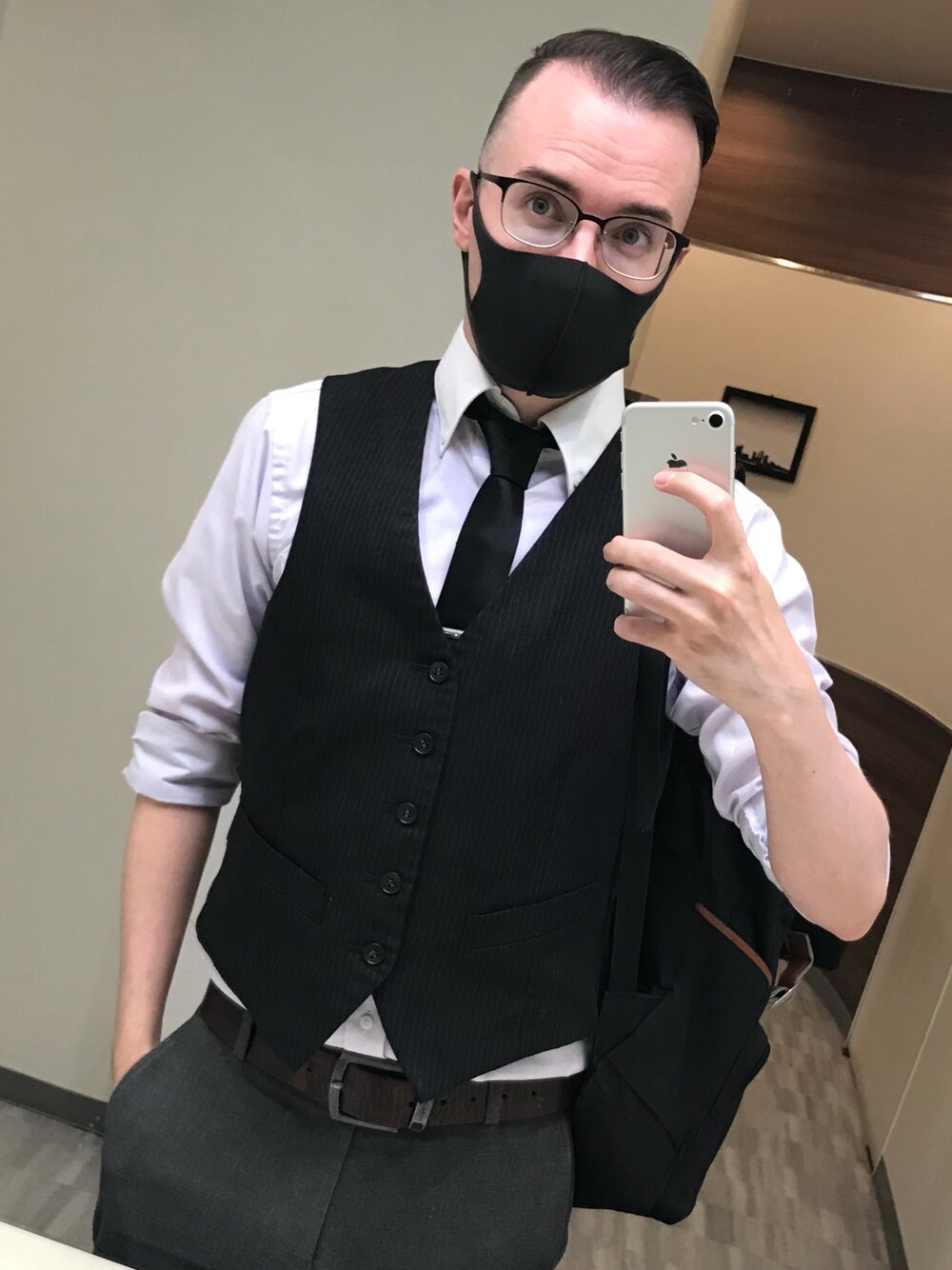 「春コーデ」｜「nextのアイテム（スラックス、グレー系）」を使った、seanbradley1986さん（メンズ・173cm）の春コーディネートの1枚目の写真