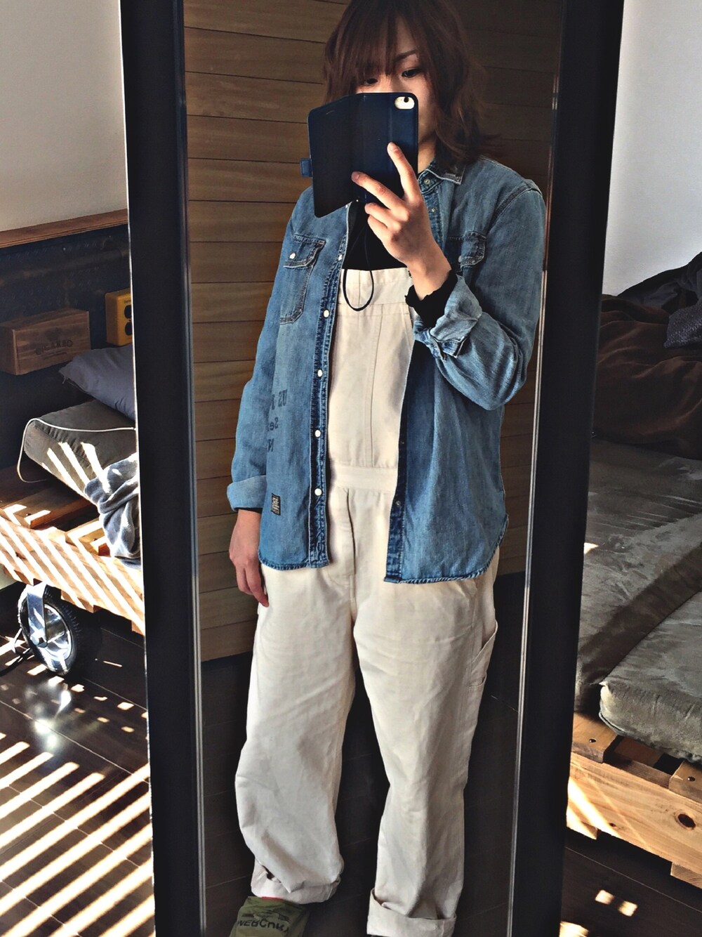 「ホワイト、ビッグシルエット、春、デニム、サロペット、低身長」｜「Purple&Yellowの【大人気商品！】コットン オーバーオール つなぎ（サロペット/オーバーオール、ホワイト系）」を使った、a2k3さん（レディース・153cm）の冬コーディネートの1枚目の写真