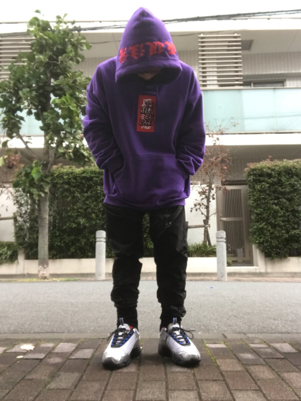 「ストリート、ブラックアイパッチ、ニルズ、おしゃれさんと繋がりたい」｜「BlackEyePatchのアイテム（パーカー、パープル系）」を使った、ウブノスケさん（メンズ・155cm）の秋コーディネートの1枚目の写真