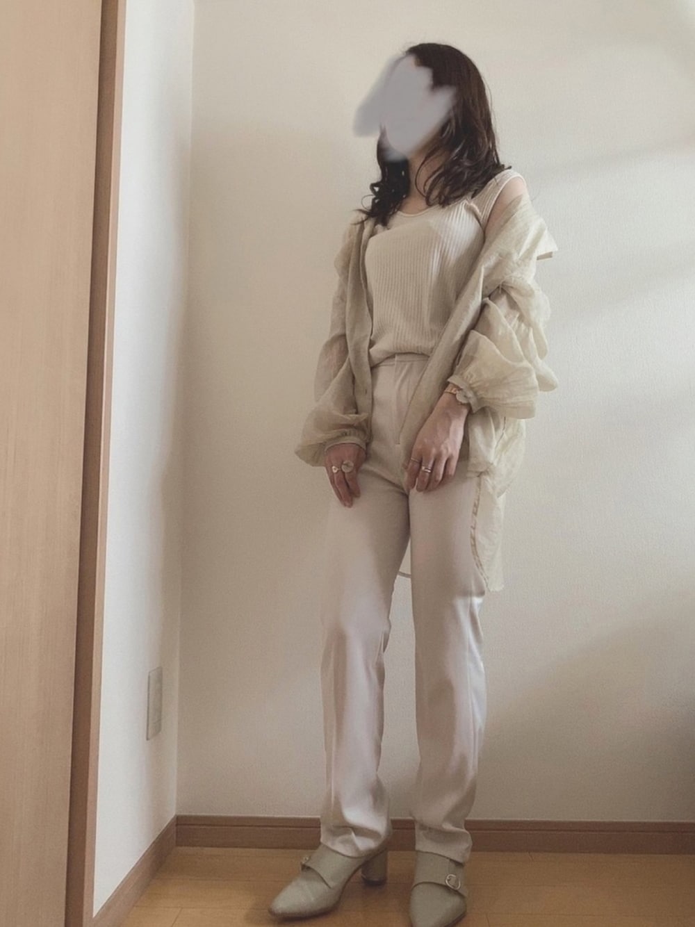 「夏コーデ、夏、低身長、ベージュコーデ、透け感、シースルー、シアーシャツ、ホワイト、GRL、シャツ好き集まれ」｜「archivesのシアーオープンカラーシャツ（シャツ/ブラウス、ホワイト系）」を使った、ぱらさん（レディース・152cm）の夏コーディネートの1枚目の写真