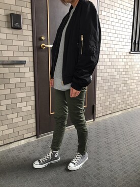 「AZUL by moussy（アズールバイマウジー）のストレッチツイルスキニーパンツ（その他パンツ）」を使った、akkoさん（レディース・155cm）の秋コーディネート