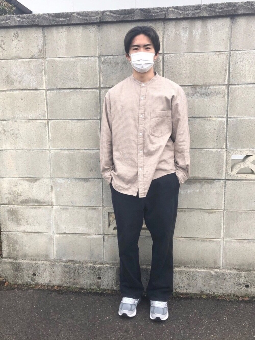 「きれいめカジュアル、New Balance、newblance990」｜「Steven Alanの＜Steven Alan＞ SLVC/DNM SUPER BAGGY TAPERED/ﾃﾞﾆﾑﾊﾟﾝﾂ ◆（デニムパンツ、ブラック系）」を使った、ユウスケさん（メンズ・169cm）の春コーディネートの1枚目の写真