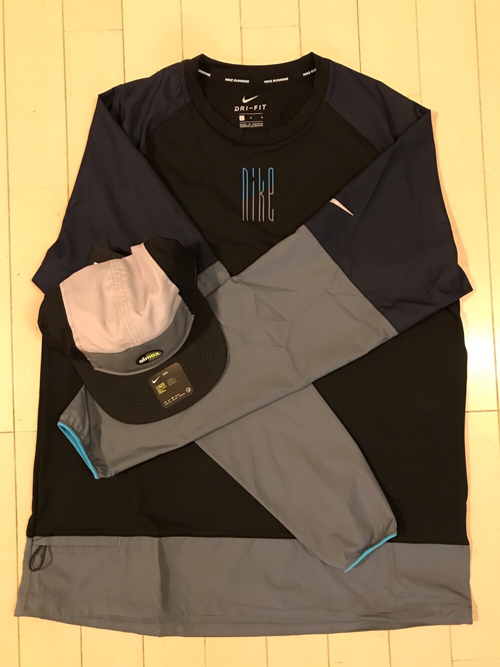 「NIKEのアイテム（その他トップス、ブラック系）」を使った、tm1974さん（メンズ・171cm）の春コーディネートの1枚目の写真