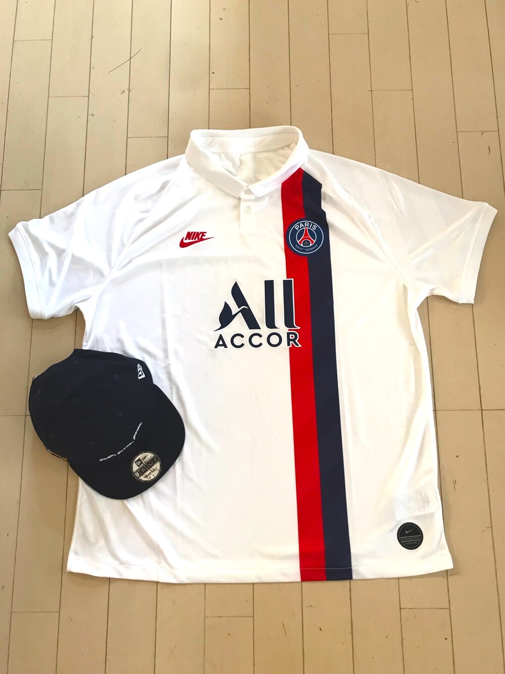 「NIKEの【Paris Saint-Germain / パリサンジェルマン】スタジアムジャージ（Tシャツ/カットソー、ホワイト系）」を使った、tm1974さん（メンズ・171cm）の夏コーディネートの1枚目の写真