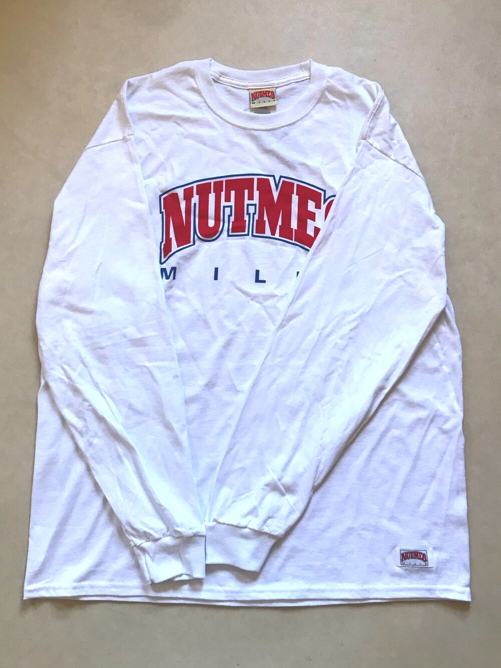 「BEAMSのNUTMEG / Print Long Sleeve T-shirt（Tシャツ/カットソー、ホワイト系）」を使った、tm1974さん（メンズ・171cm）の冬コーディネートの1枚目の写真