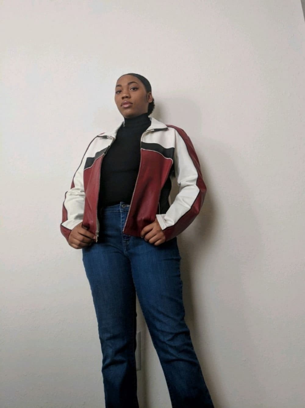 「WilsonsLeather、VINTAGE、fall、thrifted、leather jacket、authentic」｜「Anne Klein New Yorkのアイテム（ニット/セーター、ブラック系）」を使った、Charlieさん（レディース・157cm）の秋コーディネートの1枚目の写真
