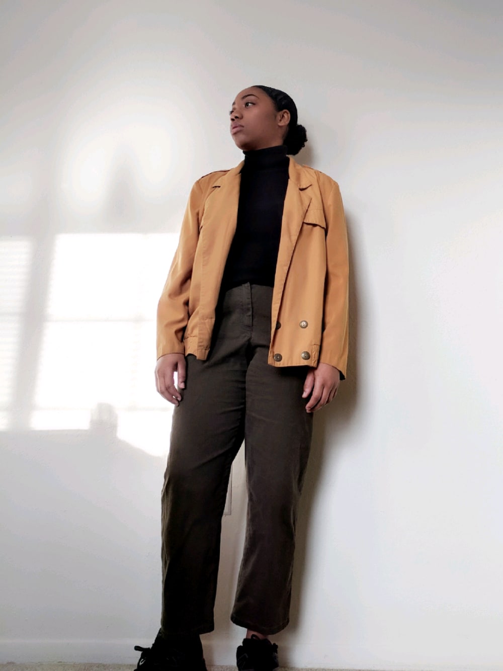 「easy、styleandcomfort、mustard、olivegreen」｜「Requirementsのアイテム（テーラードジャケット、ゴールド系）」を使った、Charlieさん（レディース・157cm）の冬コーディネートの1枚目の写真