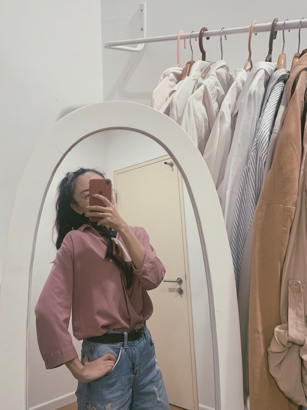 「WRH、OOTD、summer、casual、WORKWEAR、zoom」｜「UNIQLOのアイテム（マフラー、その他）」を使った、Jamieさん（レディース・160cm）の春コーディネートの1枚目の写真