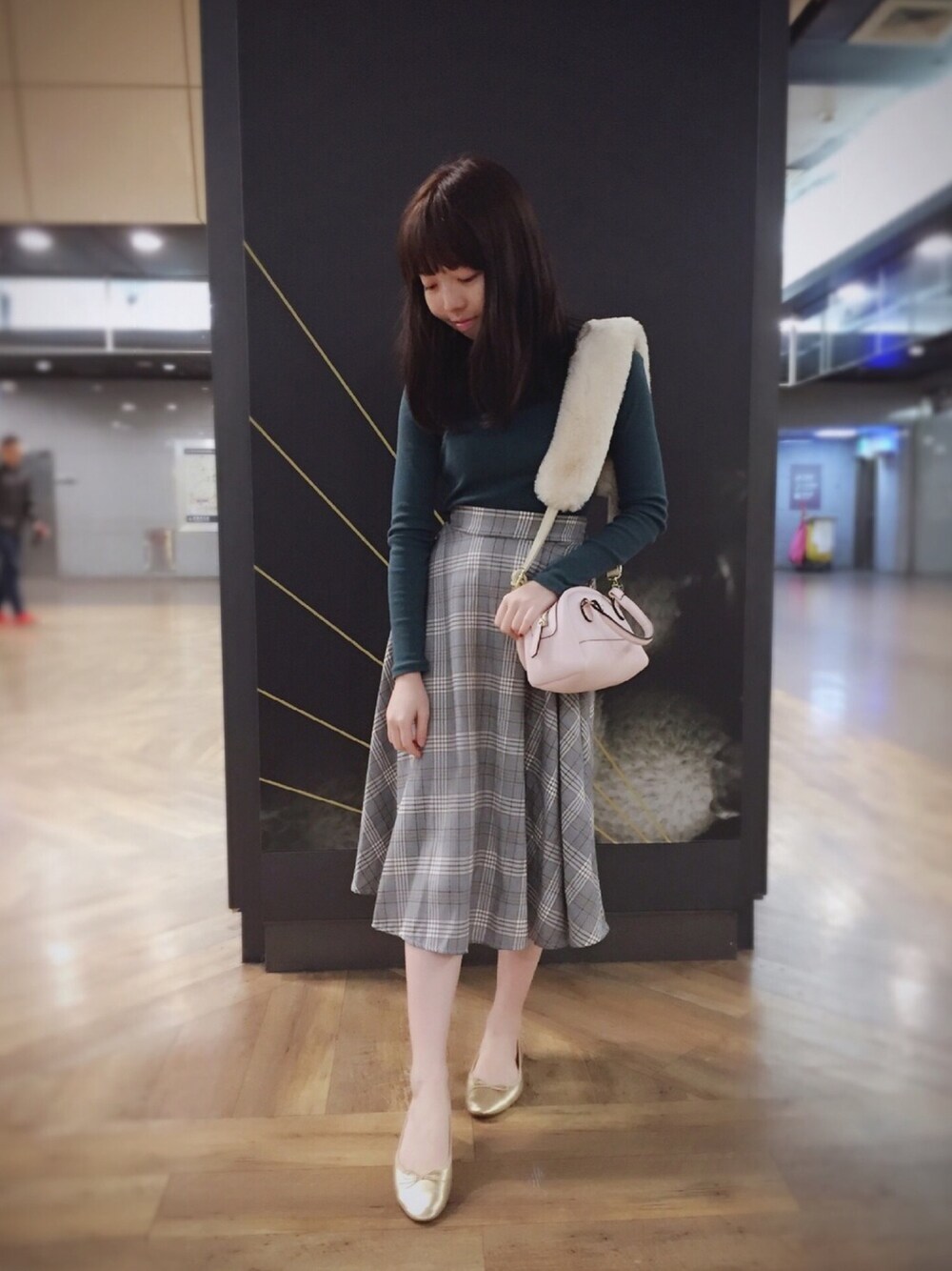 「冬、冬コーデ、ファー小物、ハイネック、ootd、outfit」｜「H&Mのアイテム（シューズ、ゴールド系）」を使った、alicealice0305さん（レディース・153cm）の冬コーディネートの1枚目の写真