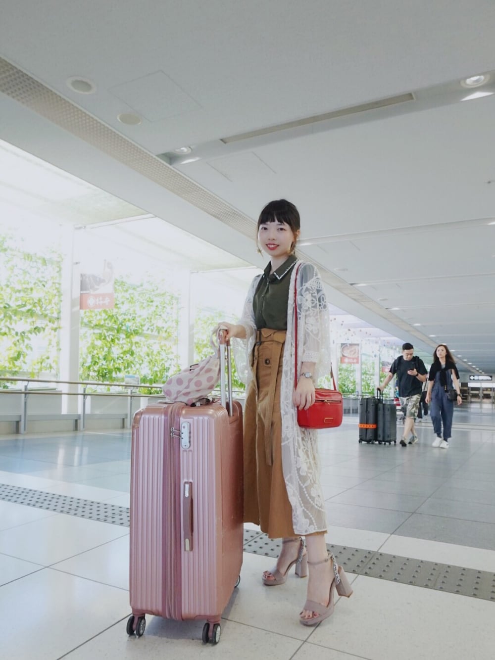 「夏コーデ、夏、名古屋、ootd、outfit、旅行」｜「RANDAのバックストラップビジューサンダル（サンダル、ベージュ系）」を使った、alicealice0305さん（レディース・153cm）の秋コーディネートの1枚目の写真