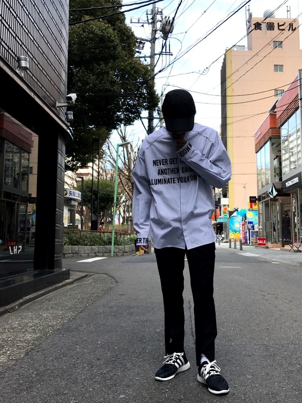 「スニーカー、LHP、yohjiyamamoto、Y-3、JUUN.J、モードストリート、Yohji run」｜「Y-3のアイテム（キャップ、ブラック系）」を使った、相川直輝さん（メンズ・172cm）の冬コーディネートの1枚目の写真
