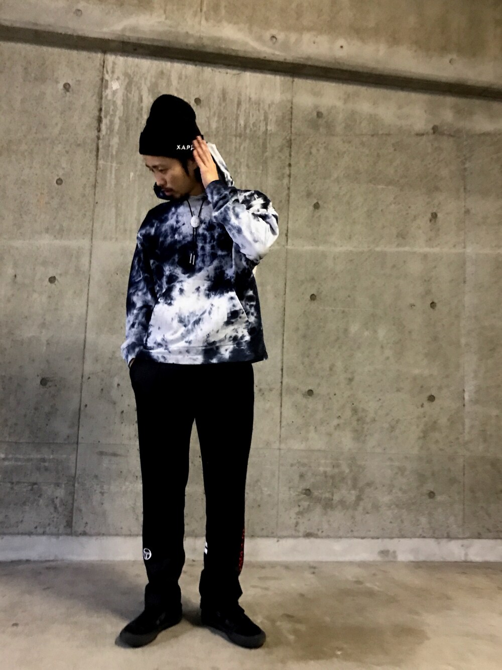 「Alexander Wang、LHP、ストリート、ジャージ、ジャージーパンツ、gosharubchinskiy、streetstyle、さわやか、ラクチンコーデ」｜「alexanderwangのアイテム（パーカー、ホワイト系）」を使った、相川直輝さん（メンズ・172cm）の春コーディネートの1枚目の写真