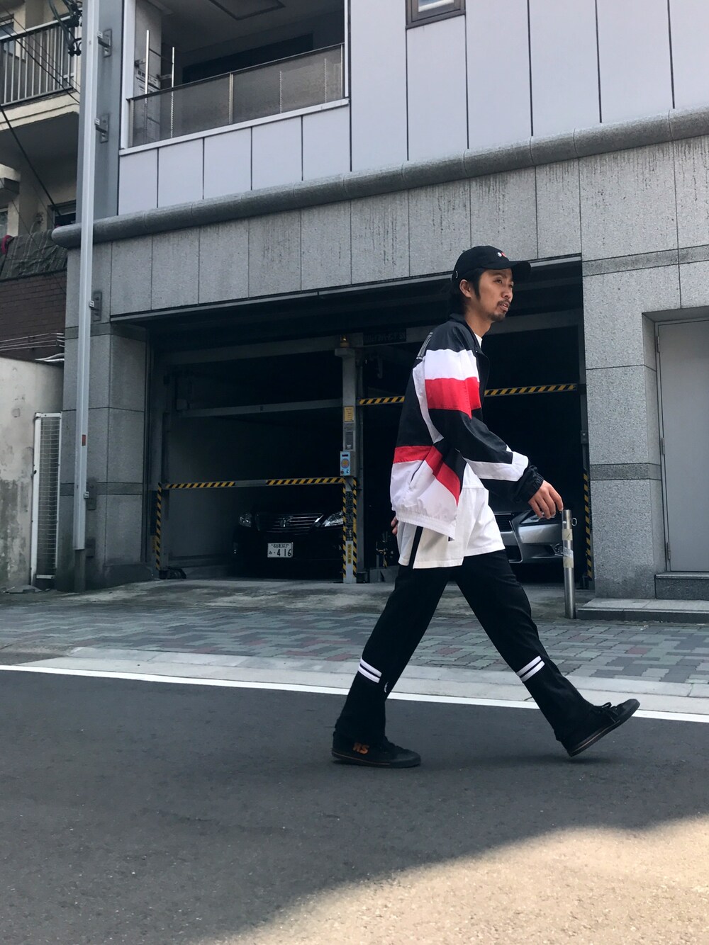 「LHP、大人カジュアル、ジャージ、ナイロンジャケット、RAF SIMONS、春コーデ、gosharubchinskiy」｜「Gosha Rubchinskiyのアイテム（その他パンツ、ブラック系）」を使った、相川直輝さん（メンズ・172cm）の春コーディネートの1枚目の写真