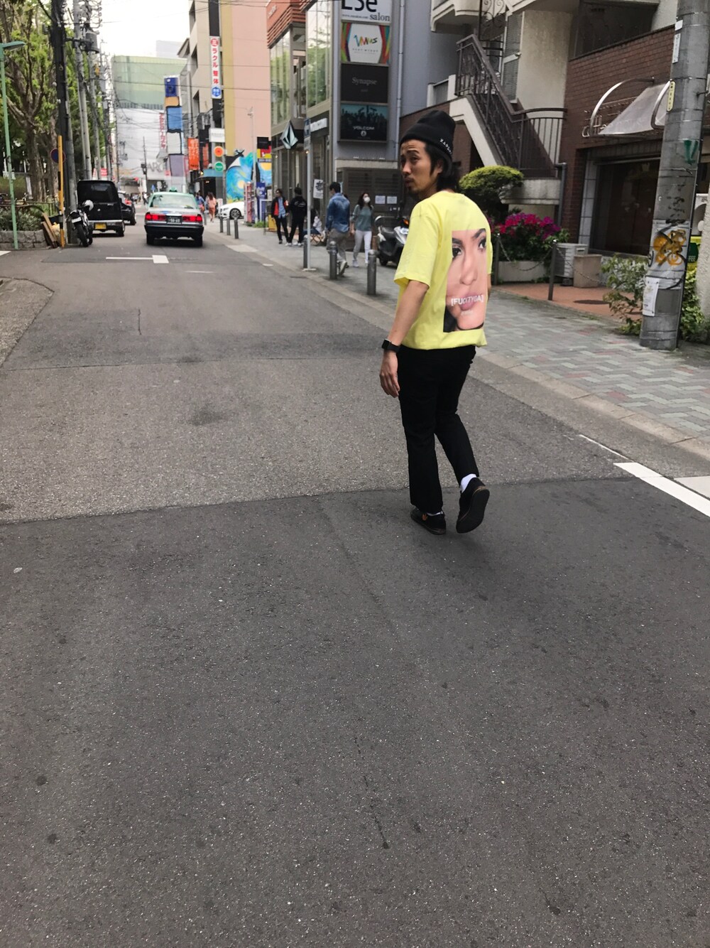 「FUCKTYGA、LHP、ストリート、スニーカー、RAF SIMONS、adidas、春コーデ」｜「fucktygaのアイテム（Tシャツ/カットソー、イエロー系）」を使った、相川直輝さん（メンズ・172cm）の春コーディネートの1枚目の写真