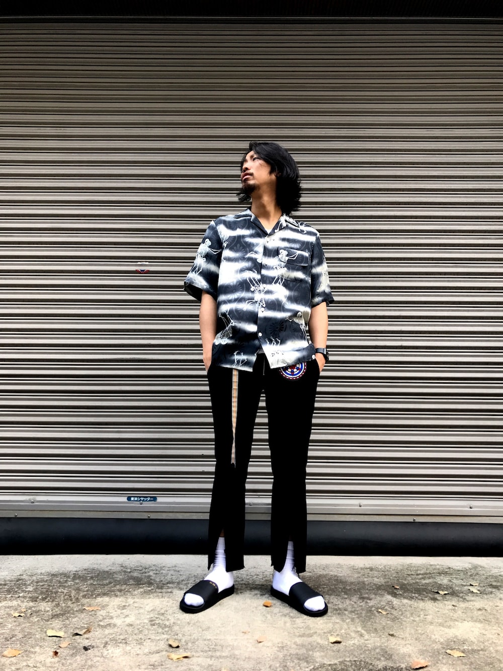 「ヤンキー、LHP名古屋、日本製、アロハシャツ、blackmeans、シャツスタイル、LHP」｜「nipoalohaのアイテム（シャツ/ブラウス、ブラック系）」を使った、相川直輝さん（メンズ・172cm）の春コーディネートの1枚目の写真
